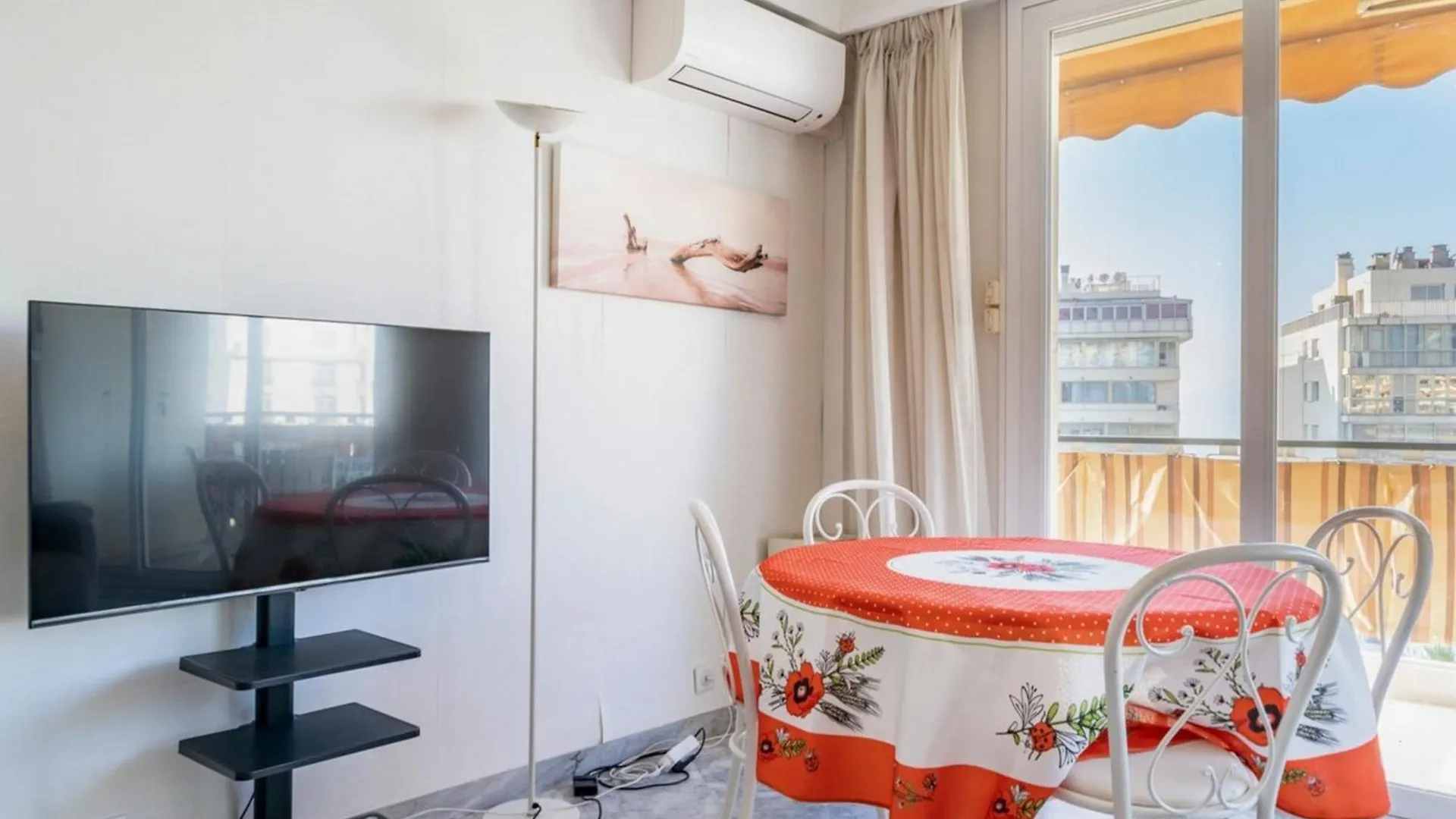 Charming 1 Bedroom On The Top Floor 戛纳 公寓